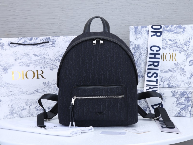 Dior's "Hit the Road" Backpack: A Fusion of Luxury and Functionality