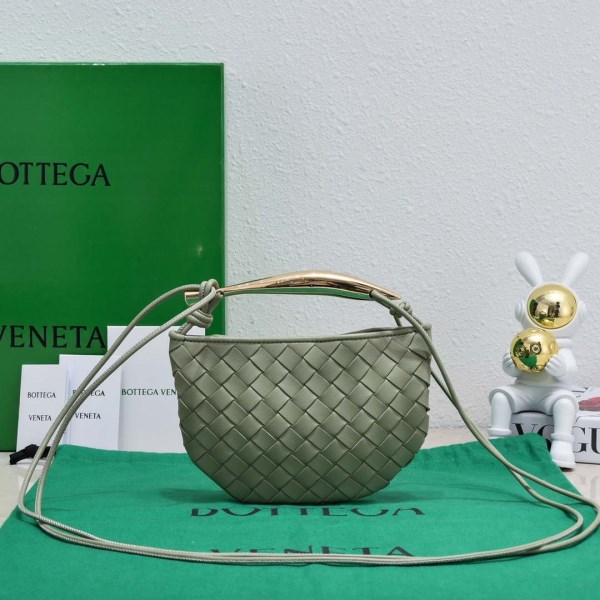 Bottega Veneta Sardine Bag: A Synthesis of Luxury and Unconventional Design